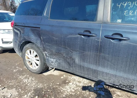 2016 Kia Sedona Lx z USA, uszkodzony, nr VIN KNDMB5C18G6191476